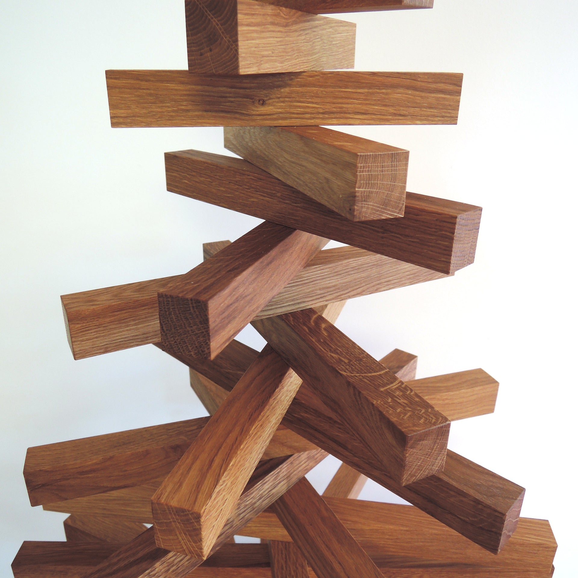 EXTRA LARGE YELKA - 187 cm / 6,1 feet - oak / walnut - black stand